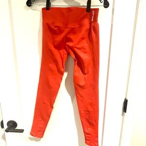 DFYNE LEGGINGS SCRUNCH Brand New Never Worn
Medium